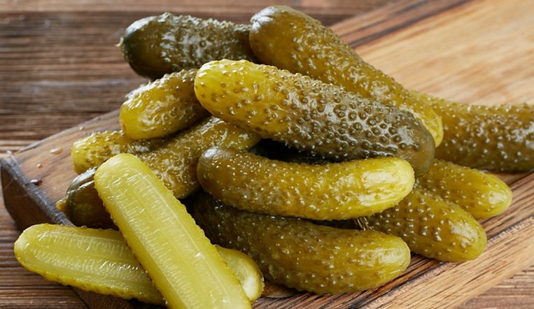 Як квашені огірки впливають на здоров’я: користь і шкода?