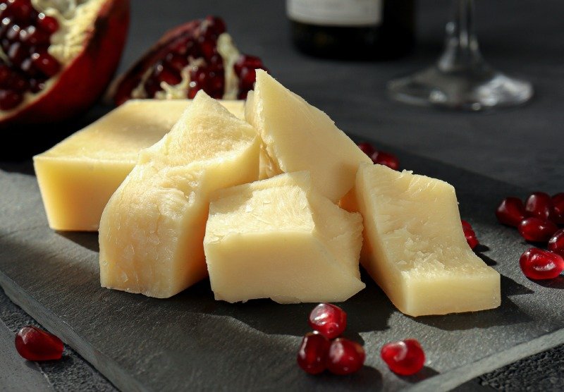 Яка користь пармезану для здоров’я та чому його варто їсти?