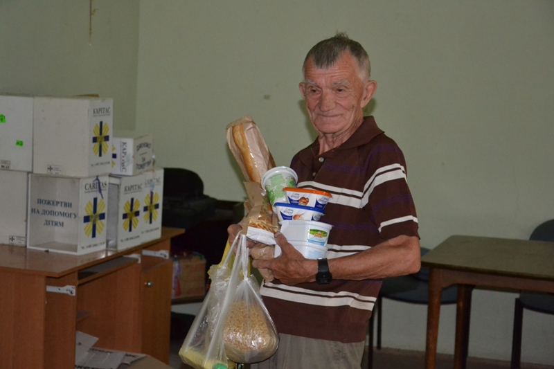 Кому положена допомога від Карітас: детально про критерії отримання