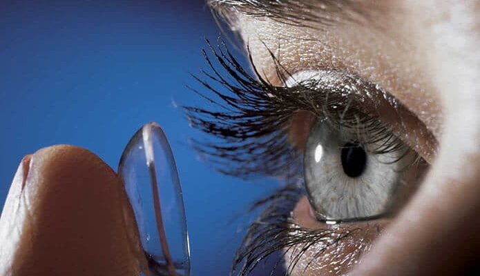 Чи можна спати в лінзах: ризики та рекомендації для здорового сну