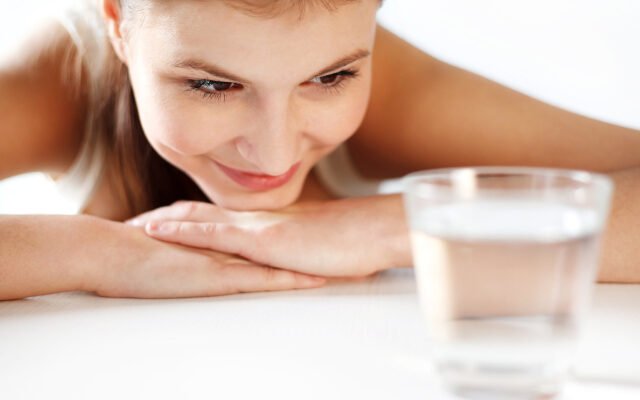 Чи можна пити воду перед здачею крові з вени: важливі рекомендації