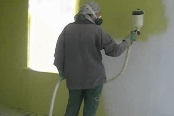 Чи можна клеїти обої на глиняні стіни: поради та рекомендації