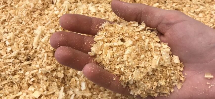 Чи можна насипати тирсу на город: користь та ризики для вашого врожаю