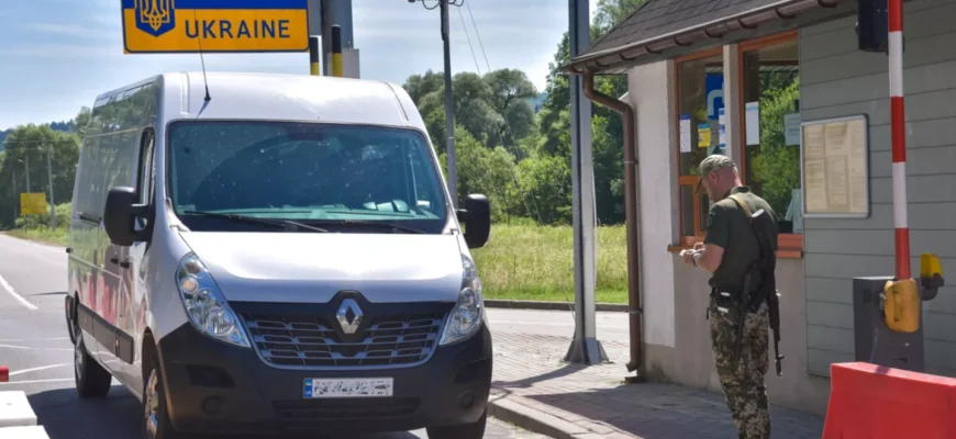 Чи можна виїхати за кордон з відстрочкою від армії: ключові моменти