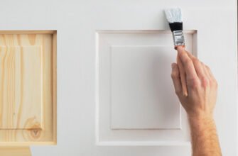 Чи можна білі двері пофарбувати під дерево: поради та рекомендації