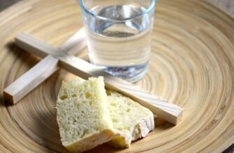 Чи можна ділитися свяченою водою: релігійні традиції та правила
