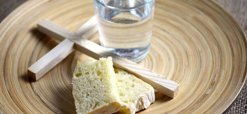 Чи можна ділитися свяченою водою: релігійні традиції та правила