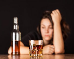 Чи можна поєднувати заспокійливе з алкоголем: безпечність та ризики