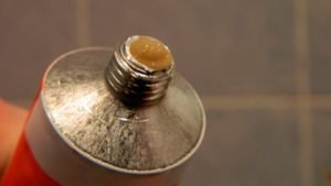 Чи можна мазь Вишневського наносити на відкриту рану: експертні поради