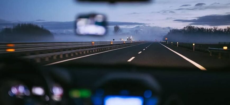 Чи можна їхати по трасі в комендантську годину: правила та винятки