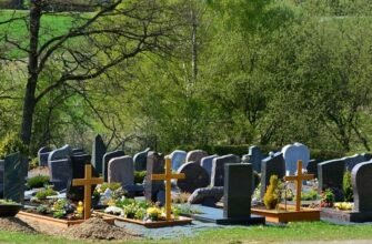 Чи можна в Чистий Четвер прибирати на кладовищі: традиції та прикмети