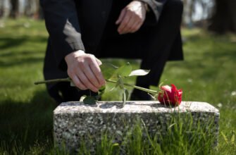 Чи можна чіпати могилу до року: традиції та сучасний погляд