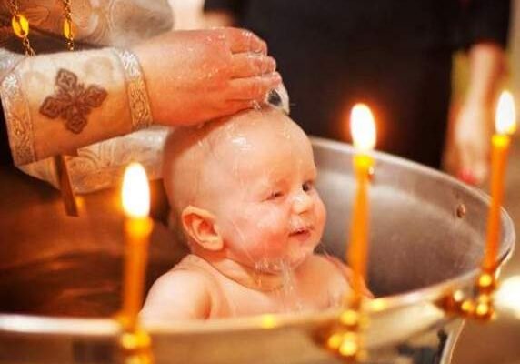 Чи можна хрестити дитину без хресного батька: поради та традиції