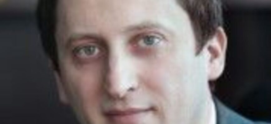 Андрій Кавецький: Життєвий Шлях та Професійні Досягнення Володимировича
