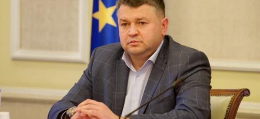 Юрій Власенко: Життєвий Шлях та Досягнення Видатного Лідера