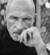 Біографія Юрія Іздрика: Життєвий Шлях Відомого Українського Письменника