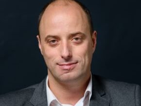 Бєлоусов Юрій Леонідович: Біографія, Досягнення та Внесок в Україну