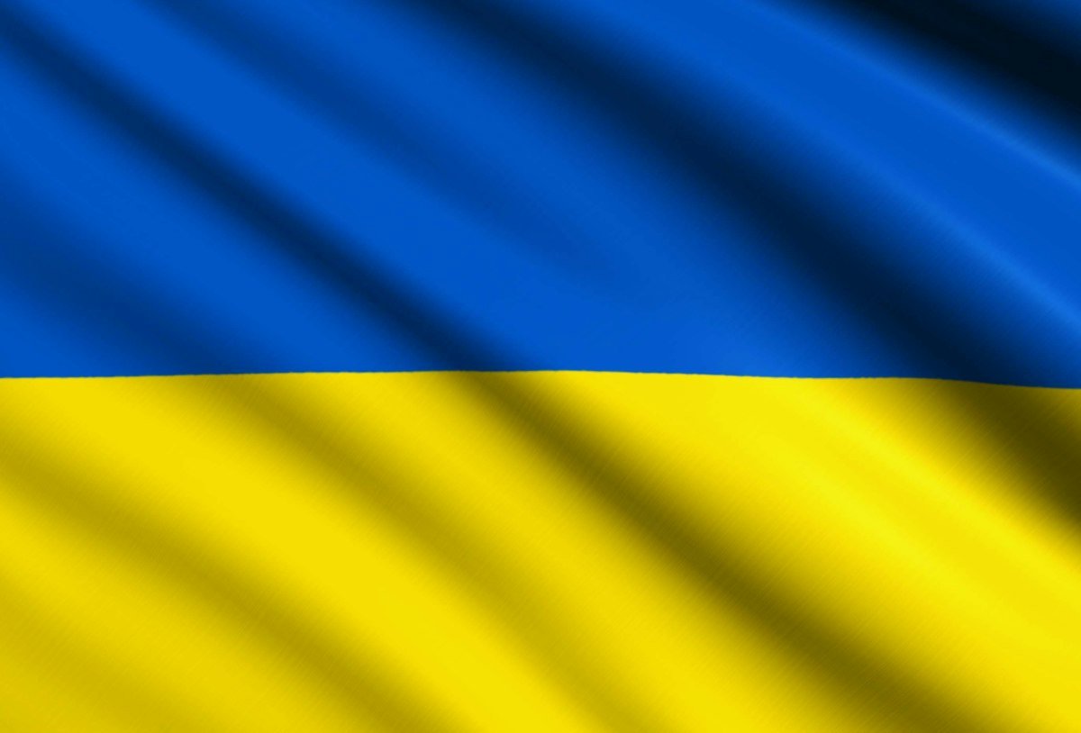 Прапор України на вітрі, з днем народження кум